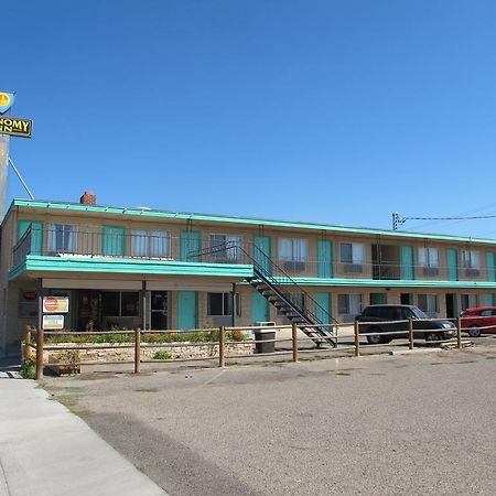 Economy Inn Ontario Exterior foto