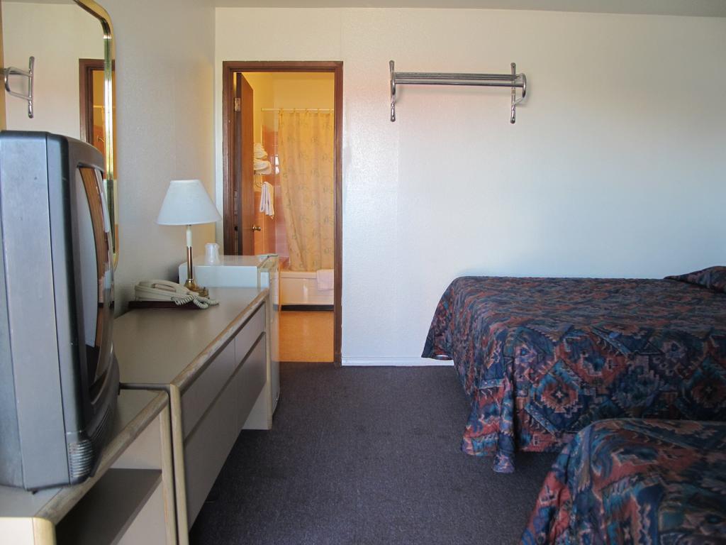 Economy Inn Ontario Zimmer foto