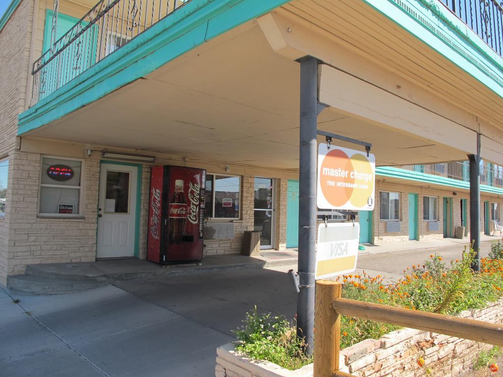 Economy Inn Ontario Exterior foto