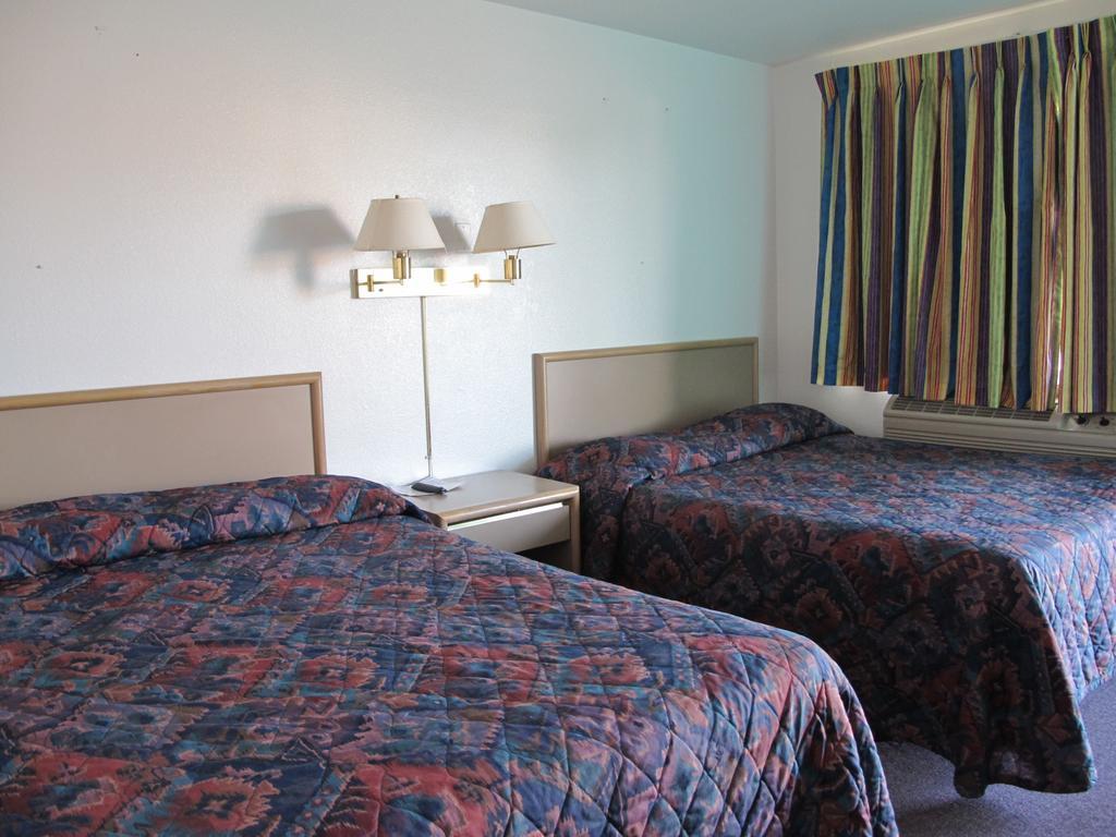 Economy Inn Ontario Zimmer foto
