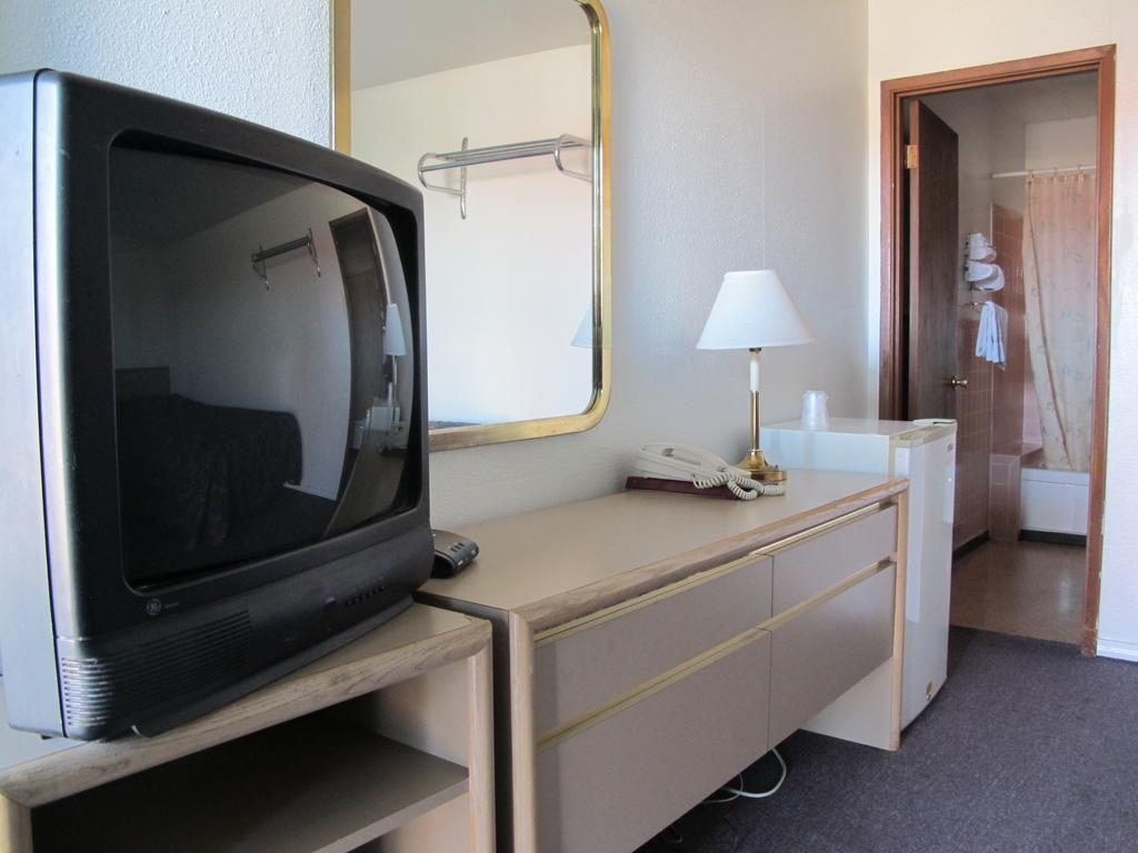 Economy Inn Ontario Zimmer foto
