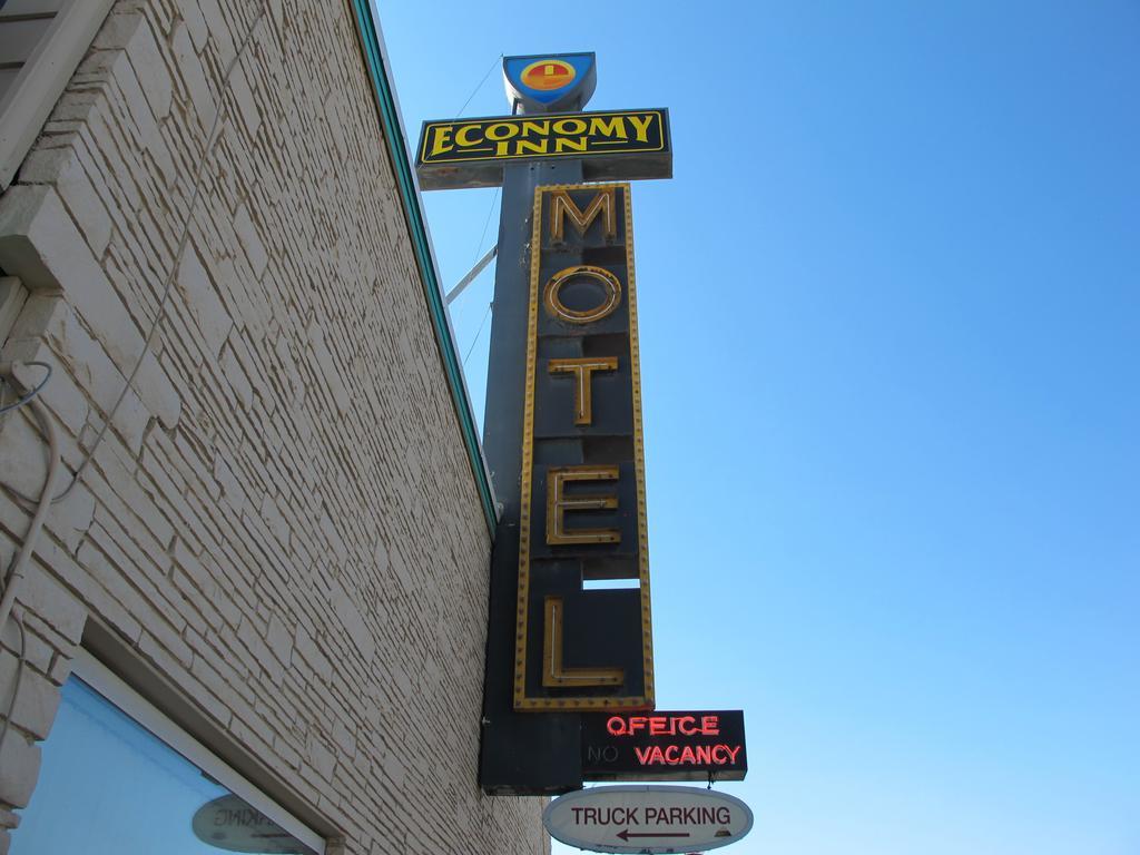Economy Inn Ontario Exterior foto