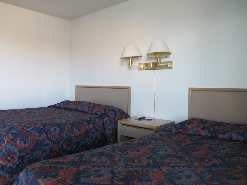 Economy Inn Ontario Zimmer foto